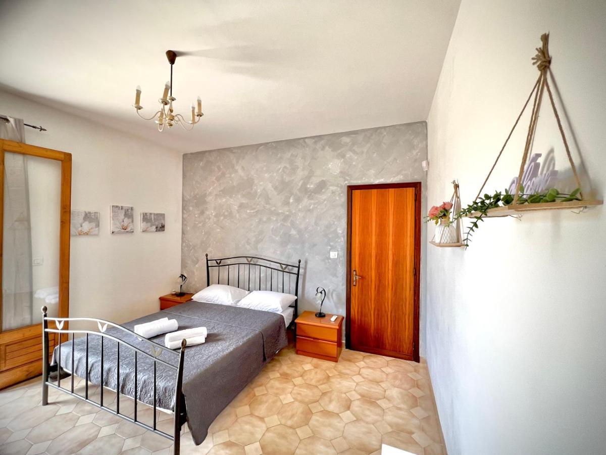 Casa Vacanze "Sautufao" Santa Venerina Exterior foto