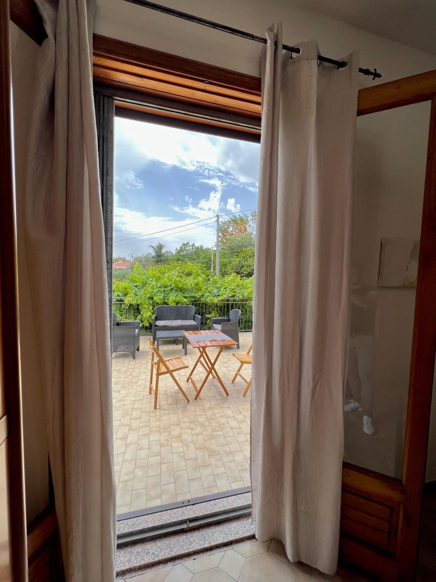 Casa Vacanze "Sautufao" Santa Venerina Exterior foto