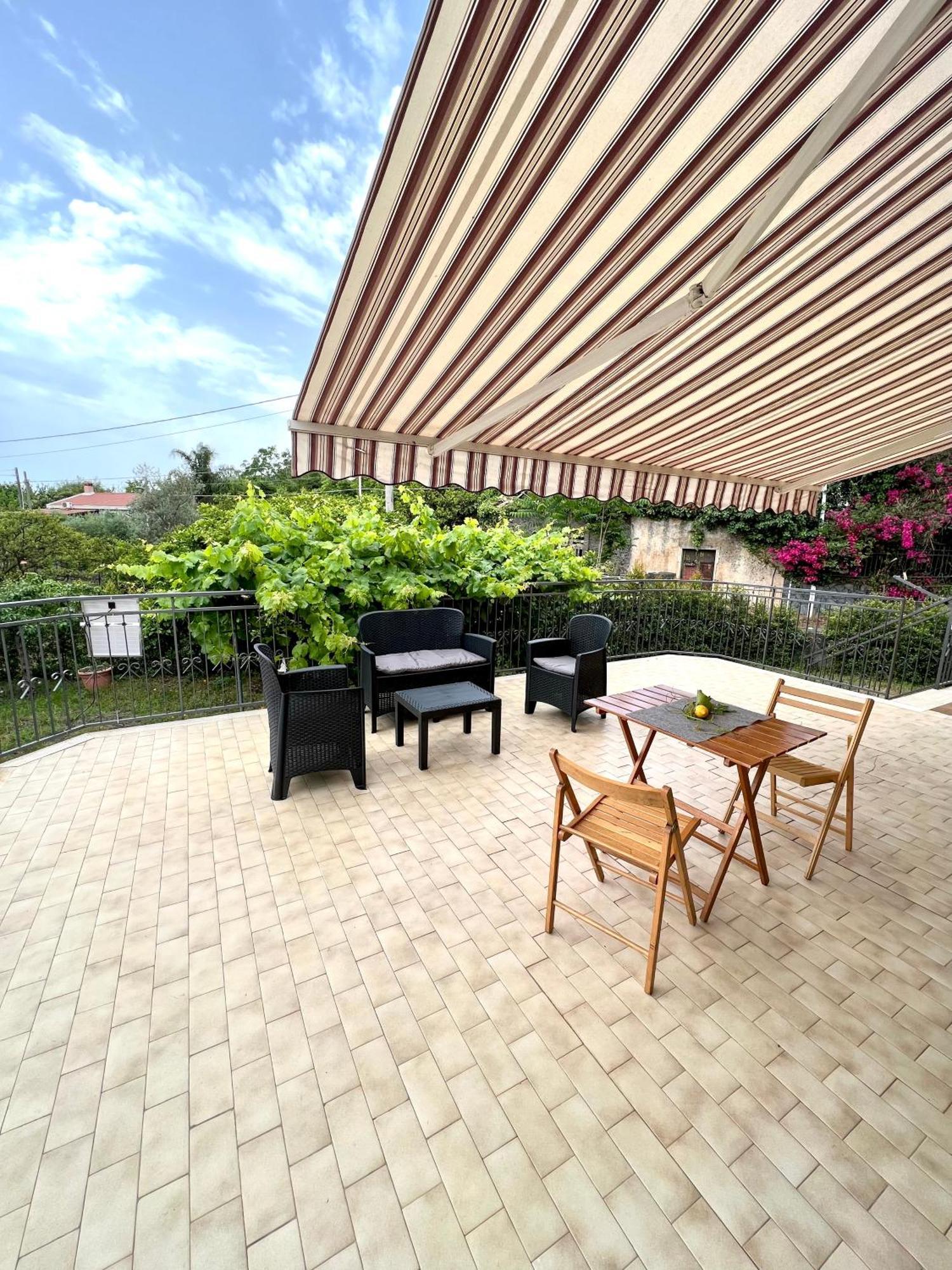 Casa Vacanze "Sautufao" Santa Venerina Exterior foto